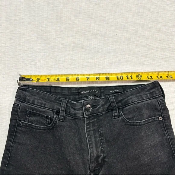 Kendall + Kylie Shorts The Bu Short 9/29 Women's Shorts Black Stretch Bermuda - Picture 5 of 6